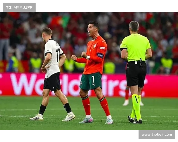 欧联埃因霍温加克波头球攻门